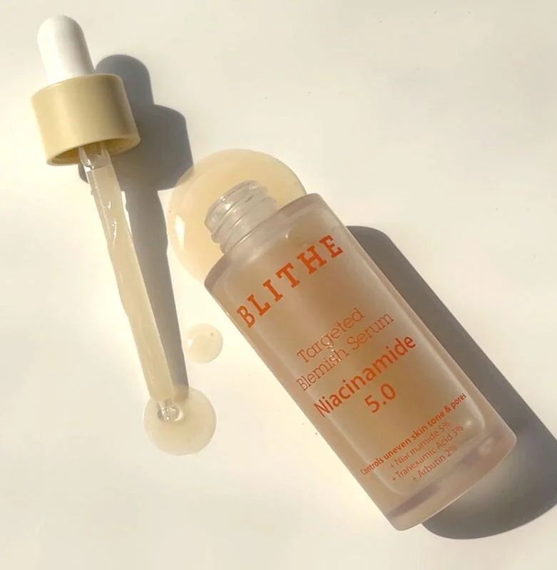 Купити Освітлююча зміцнююча сироватка BLITHE Targeted Blemish Serum Niacinamide 5.0 на LovelyBunny.com.ua