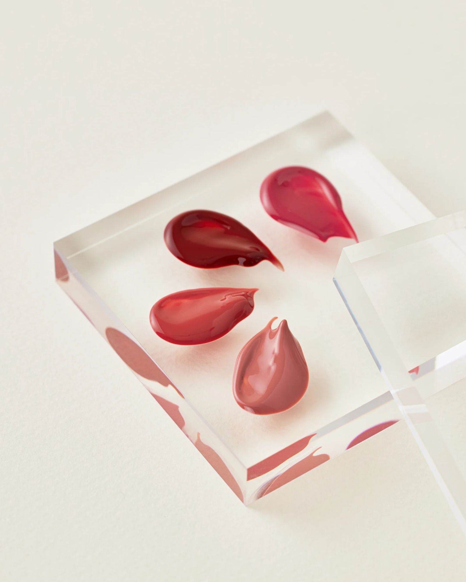 Купити Ампульний зволожуючий тінт для губ House of Hur Glowy Ampoule Tint на LovelyBunny.com.ua