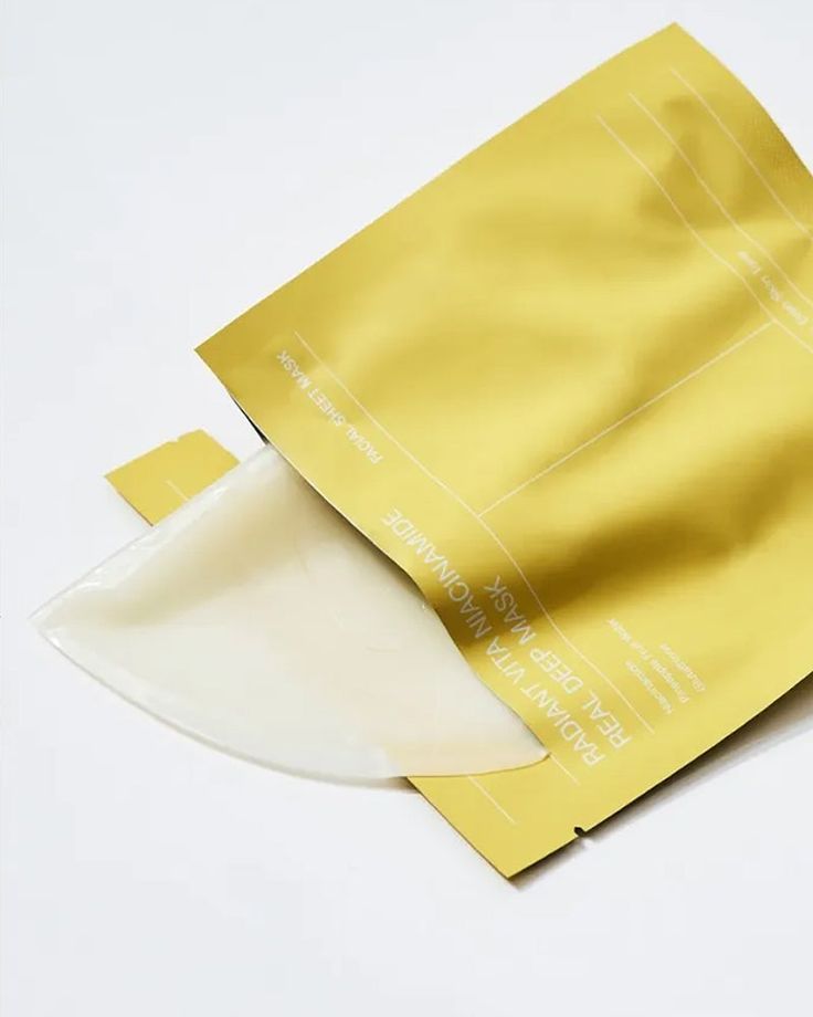 Купити Гідрогелева маска для оживлення тьмяної шкіри Biodance Radiant Vita Niacinamide Real Deep Mask на LovelyBunny.com.ua