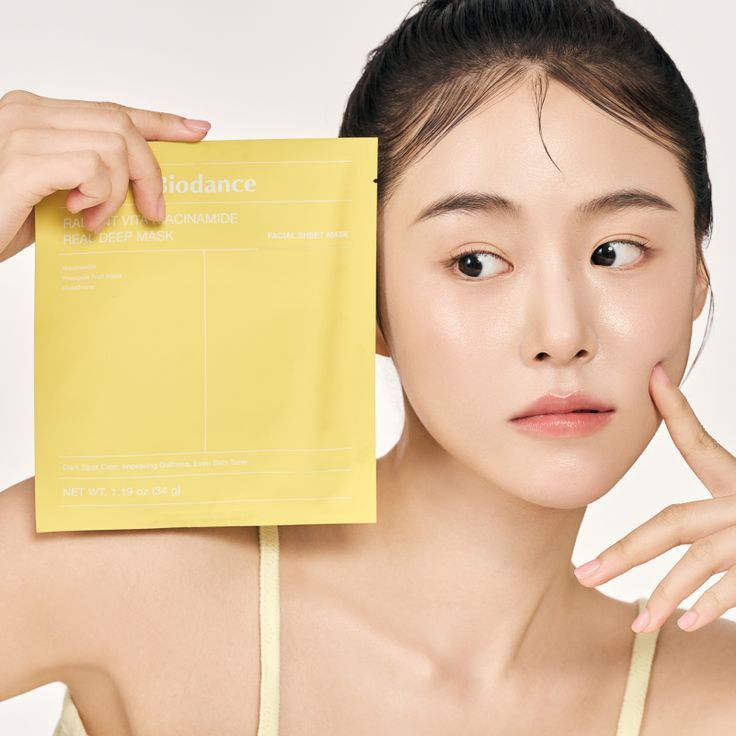 Купити Гідрогелева маска для оживлення тьмяної шкіри Biodance Radiant Vita Niacinamide Real Deep Mask на LovelyBunny.com.ua