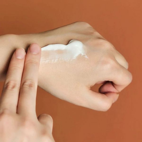 Купити Крем для обличчя із пробіотиками SKIN1004 Madagascar Centella Probio-Cica Enrich Cream на LovelyBunny.com.ua