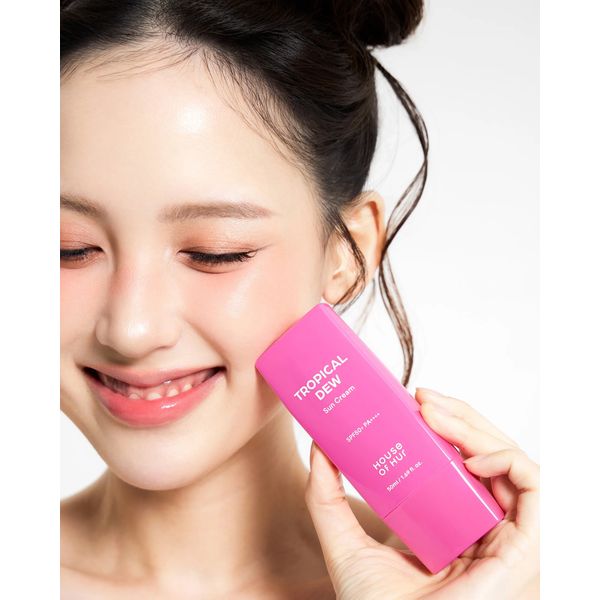 Купити Сонцезахисний крем з ефектом сяяння шкіри House of Hur Tropical Dew Sun Cream на LovelyBunny.com.ua